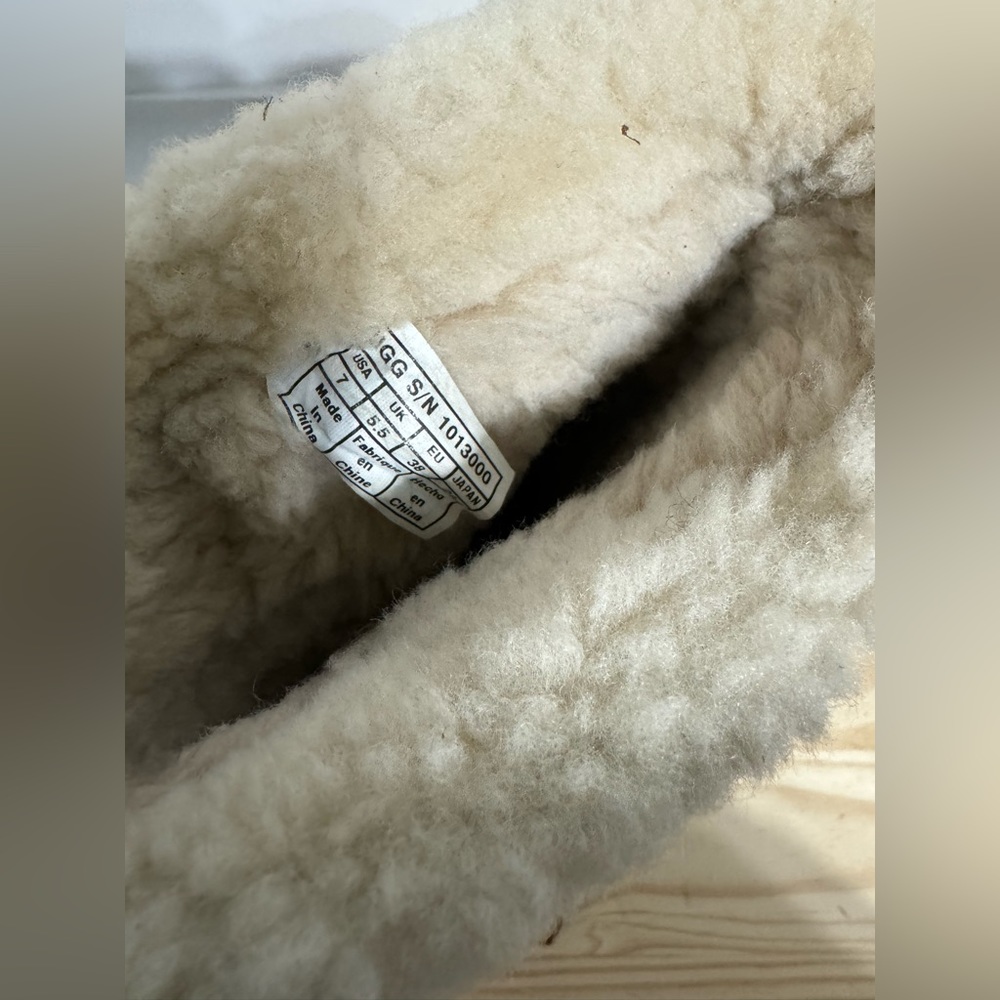 UGG - Picture 9 of 10